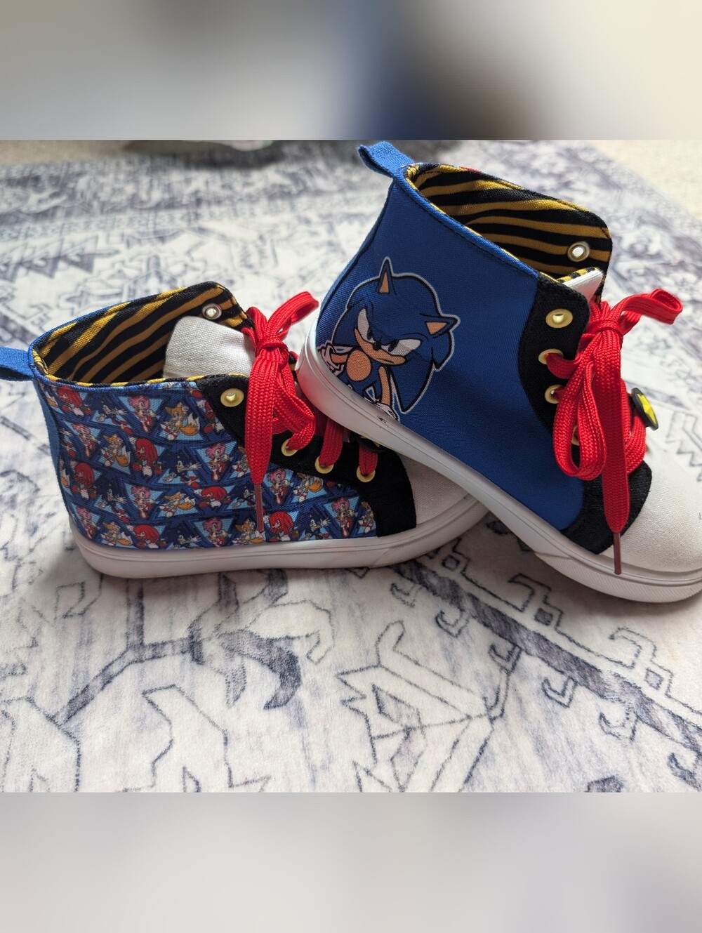 Kids Sonic The Hedgehog Canvas Hightop Sneakers with Red Laces  Size 1